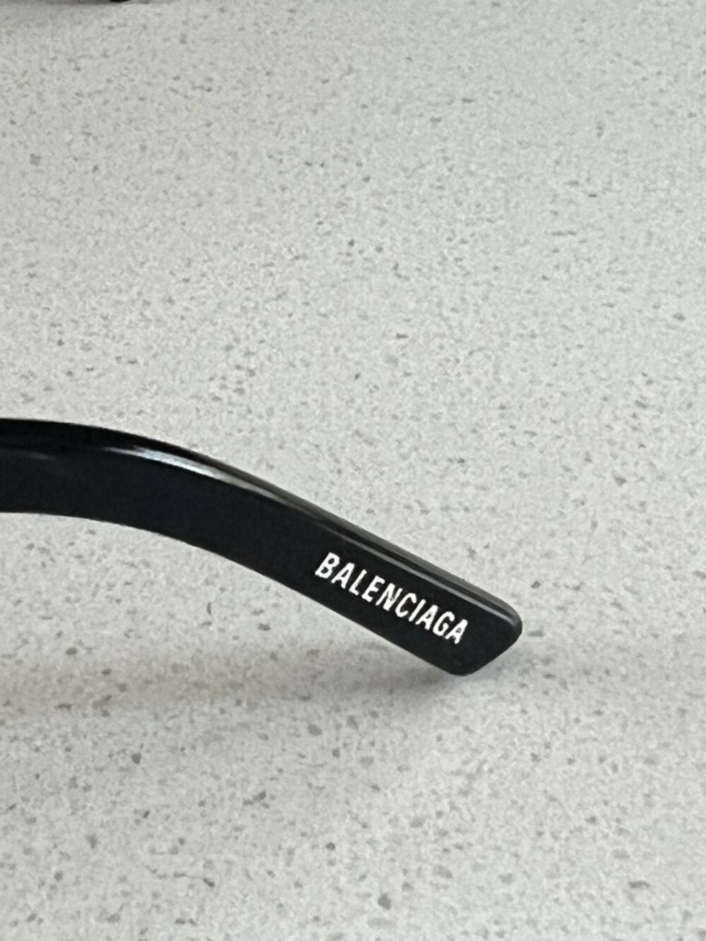 Balenciaga Shield BB0004S sunglasses in shiny black - Picture 8 of 10